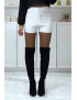 Short blanc en maille tricot extensible avec lacet à la taille  - 1