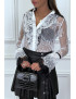 Chemise blanche en dentelle blanche avec col et volant noir - 1