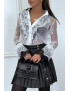 Chemise blanche en dentelle blanche avec col et volant noir - 2