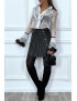 Chemise blanche en dentelle blanche avec col et volant noir - 5