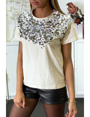 Top beige à gros sequin argenté sur l'avant. - 2