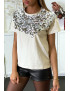 Top beige à gros sequin argenté sur l'avant. - 2