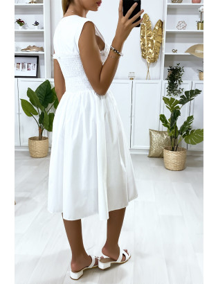 Robe patineuse blanche évasé avec perles et élastiques au buste - 5