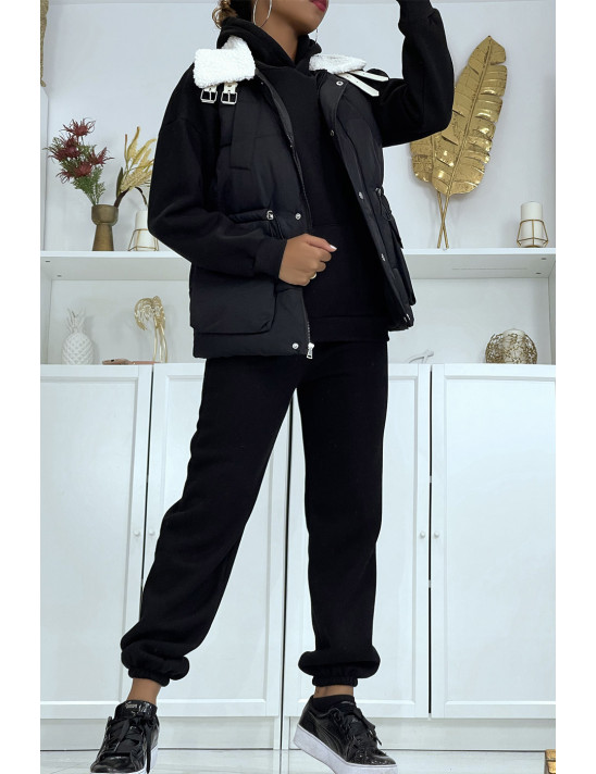 Ensemble 3 pièces doudoune sans manche sweat et jogging très épais en noir
- 1 Ensemble 3 pièces doudoune sans manche sweat et jogging très épais en noir
- 1