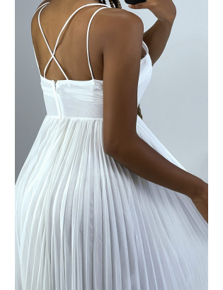 Robe blanche avec jupe plissée style accordéon - 3