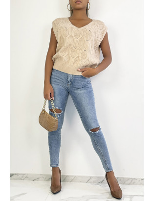 Pull camel sans manche en col V avec joli motif tressé - 7