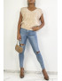 Pull camel sans manche en col V avec joli motif tressé - 7