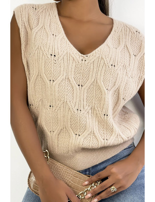 Pull camel sans manche en col V avec joli motif tressé - 11
