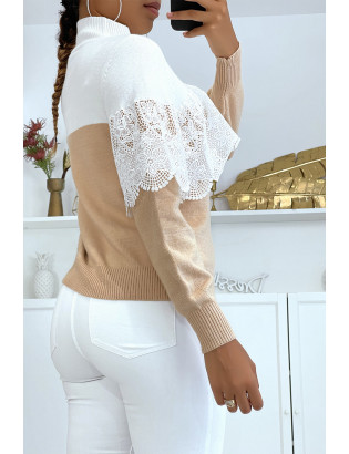 Pull court ample bicolore taupe et blanc avec col montant et voile en dentelle au niveau de la poitrine - 4