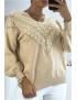 Pull beige pour femme en col V avec motif en dentelle - 1