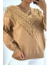 Pull camel pour femme en col V avec motif en dentelle - 2