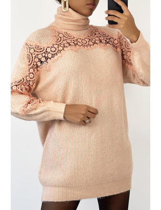 Pull col roulé long couleur rose à détails broderie ajourée - 1