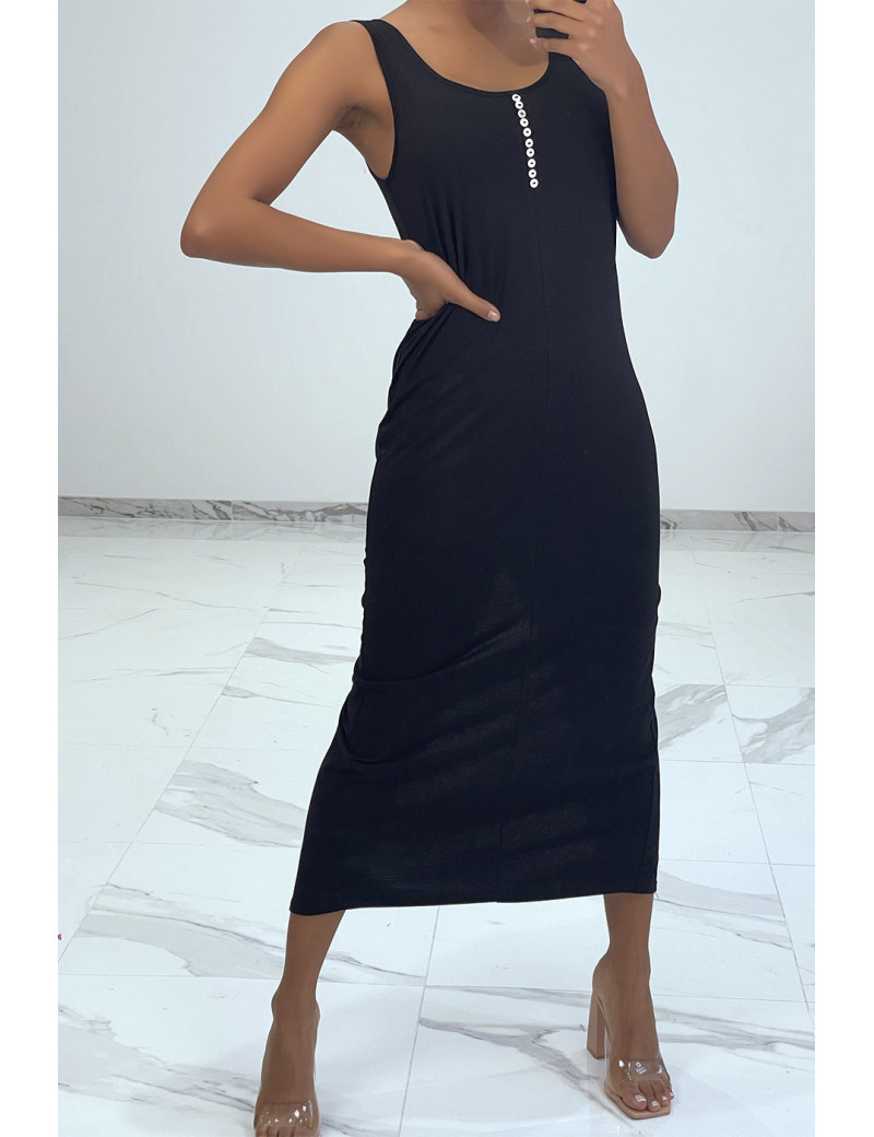 Longue robe noire fluide avec bouton sur l'avant et fente à l'arrière - 1