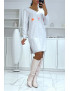 Robe pull grise en col V dans une matière très douce avec motif brodé - 4