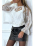 Blouse blanche en tulle et dentelle à volant col fraise - 4