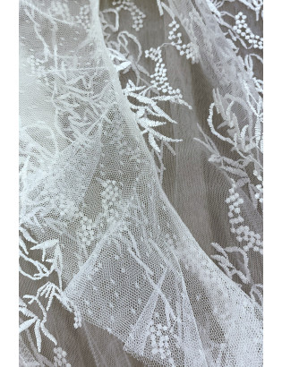 Blouse blanche en tulle et dentelle à volant col fraise - 8