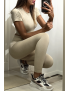 Ensemble legging et top sport beige en matière gênante - 2