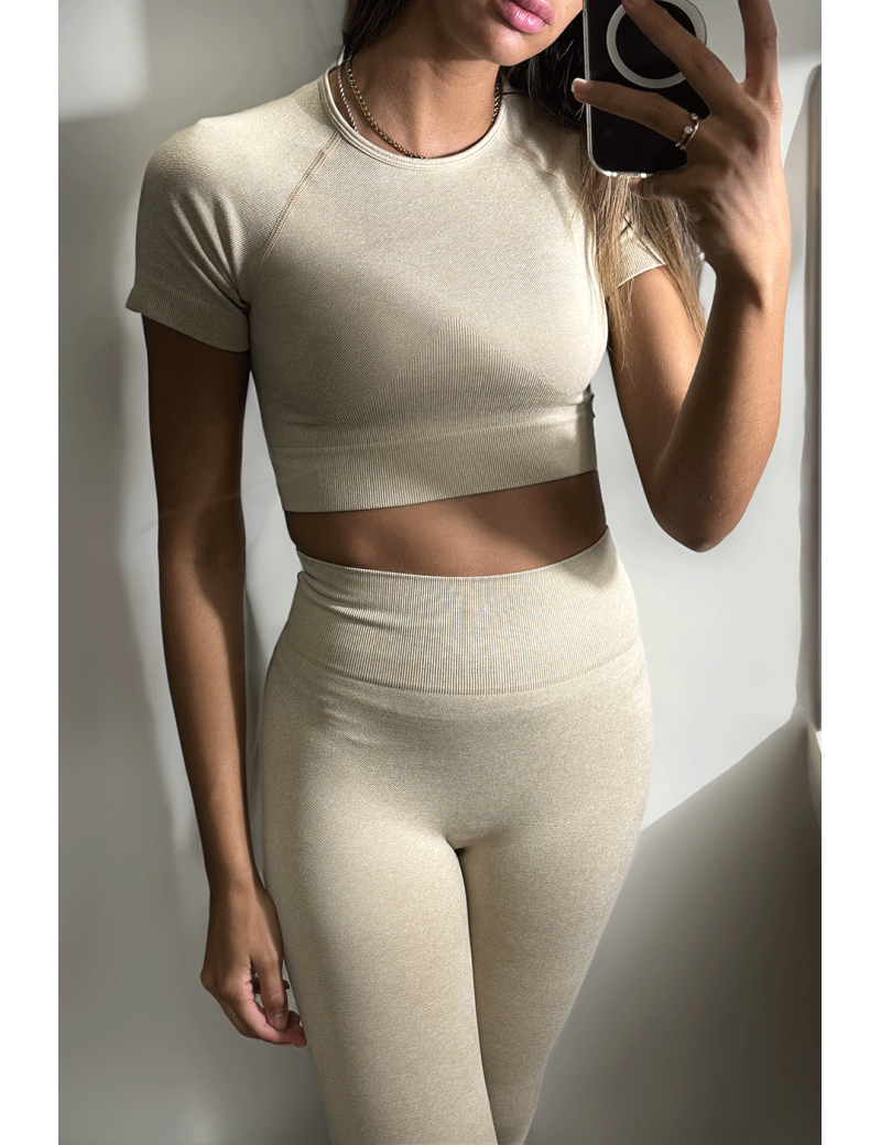 Ensemble legging et top sport beige en matière gênante - 3