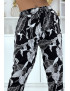 Pantalon fluide noir à motif floral B-31 - 1