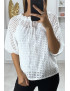 Blouse blanche manches bouffante col bateau en matière à trous - 1