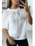 Blouse blanche manches bouffante col bateau en matière à trous - 2