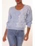Pull col V bleu pastel à motif dentelle blanche - 4