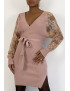 Robe pull cache-coeur rose très élégante à manches en dentelle - 1