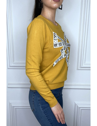 Pull moutarde à empiècement et strass - 1