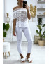 Blouse blanche en dentelle avec col bateau - 1