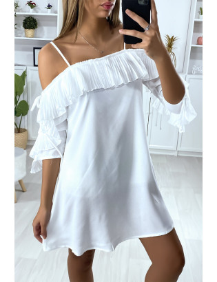 Robe blanche à volant avec épaules denudées - 3