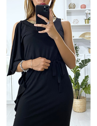 Longue robe noir avec volant sur une manche et accessoire doré au col - 3