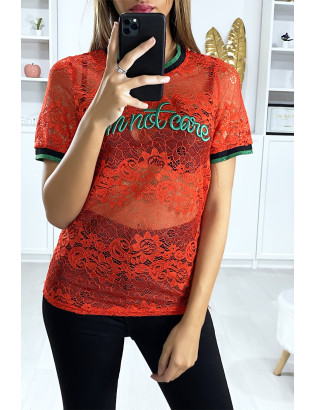 T-shirt en dentelle rouge avec écriture brodé - 1