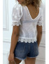 Blouse blanche ajourée en  col V - 8